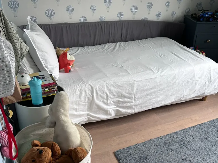 Barnrum efter hemstädning, bäddat och plockat